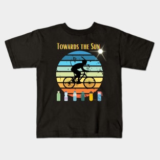 Towards the sun by bike Kids T-Shirt